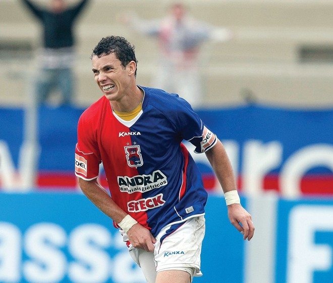 Jogando como segundo atacante, Marcelo Toscano fez a jogada do primeiro gol e marcou o segundo  com uma parte sensível do corpo  nos 3 a 0 sobre o Ipatinga | 