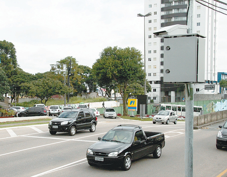 Radar fiscaliza a velocidade dos veículos no bairro Cristo Rei: já são 63 equipamentos em operação em Curitiba | Lucilia Guimarães/SMCSS