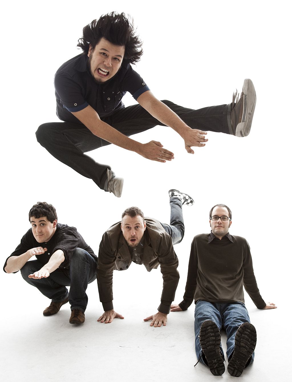 No alto, Allan Yokohama (guitarra e voz), Fabiano Ferronato (bateria), Marano (guitarra e voz), e Igor Ribeiro (sintetizadores e sax): o cotidiano e uma mistura sonora | Fotos: Rafael Dabul/Divulgação