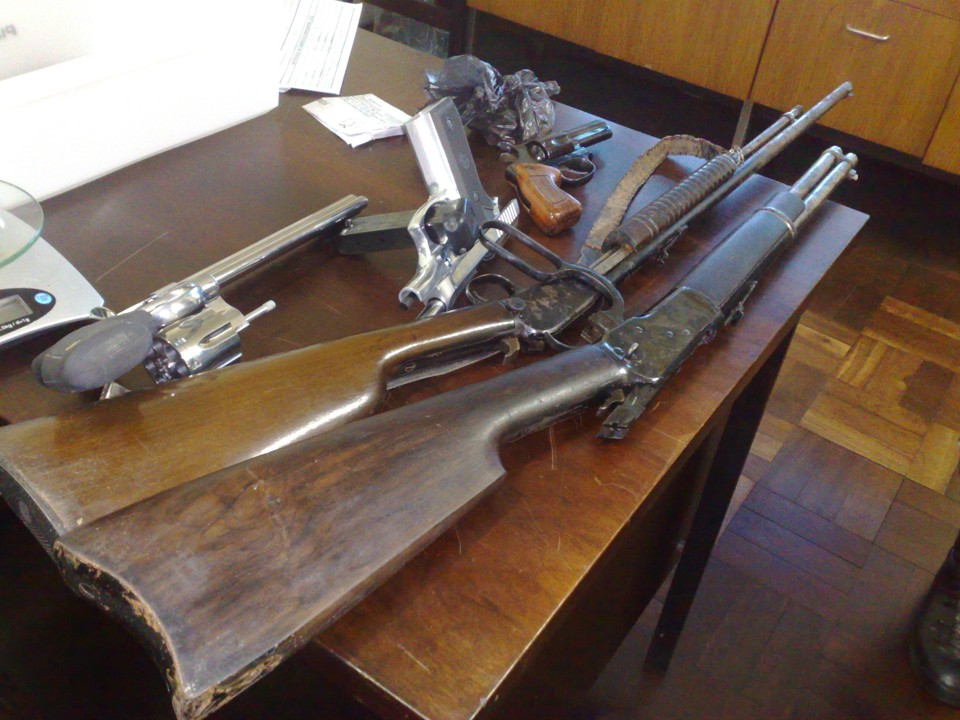 Com o acusado, foram encontradas duas carabinas - uma de uso restrito -, dois revólveres e uma pistola | Felippe Aníbal/ Gazeta do Povo
