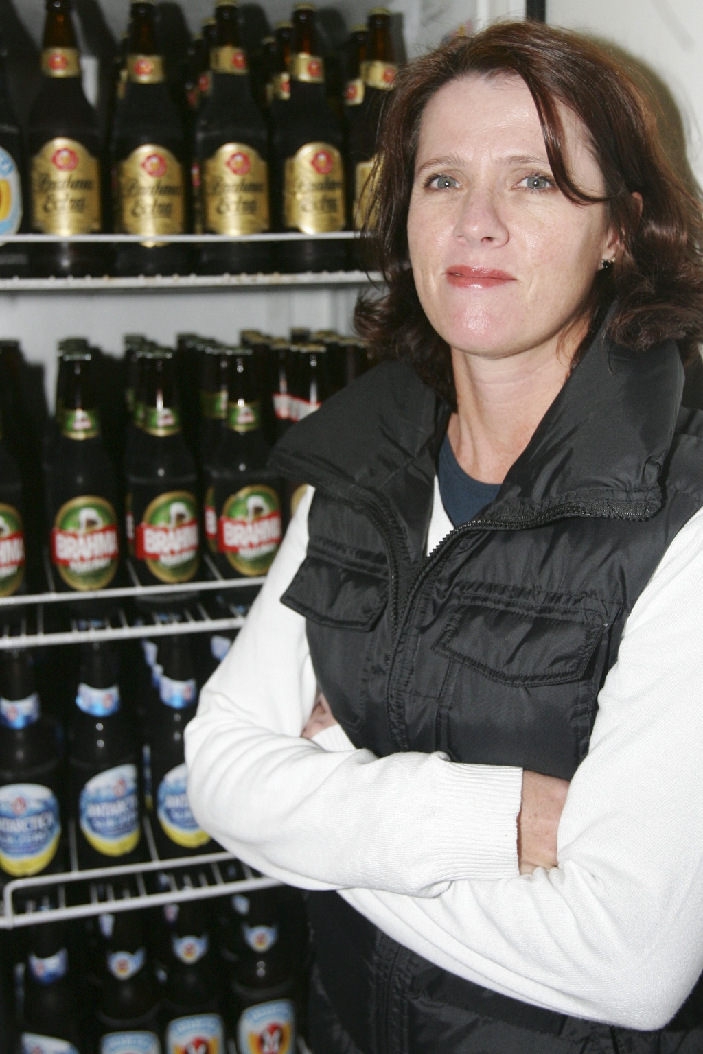 Gisele Lavalle Raposo, do Bar Basset, espera vender até 480 garrafas por dia | Antônio More/ Gazeta do Povo