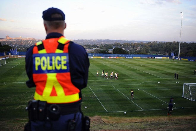 Policial ar­­mado, algo que não tem no treino bra­­sileiro, acompanha o time austra­­liano | 