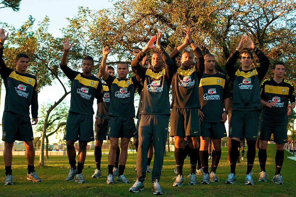 Jogadores se despedem da torcida curitibana | Divulgação / CBF