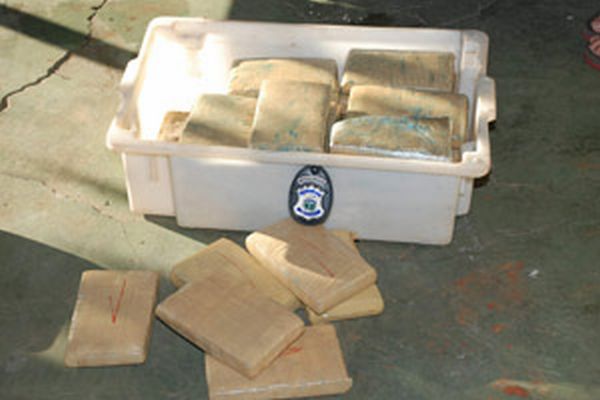 Policiais apreenderam 50 quilos de maconha em oficina mecânica em Foz do Iguaçu | Divulgação/SESP