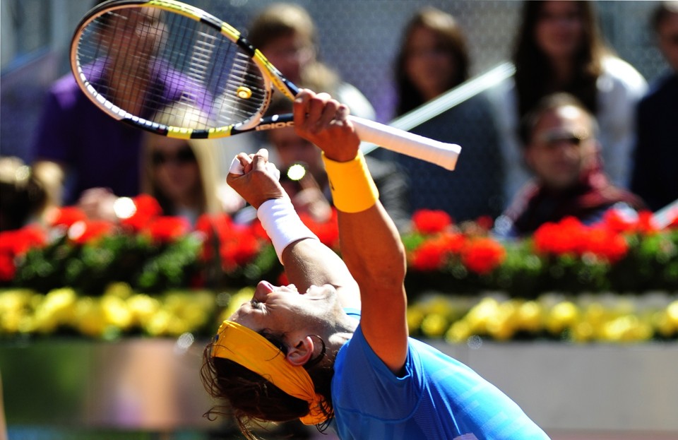 Rafael Nadal celebra triunfo diante de compatriota Nicolas Almagro, neste sábado, em Madri | AFP PHOTO / PEDRO ARMESTRE