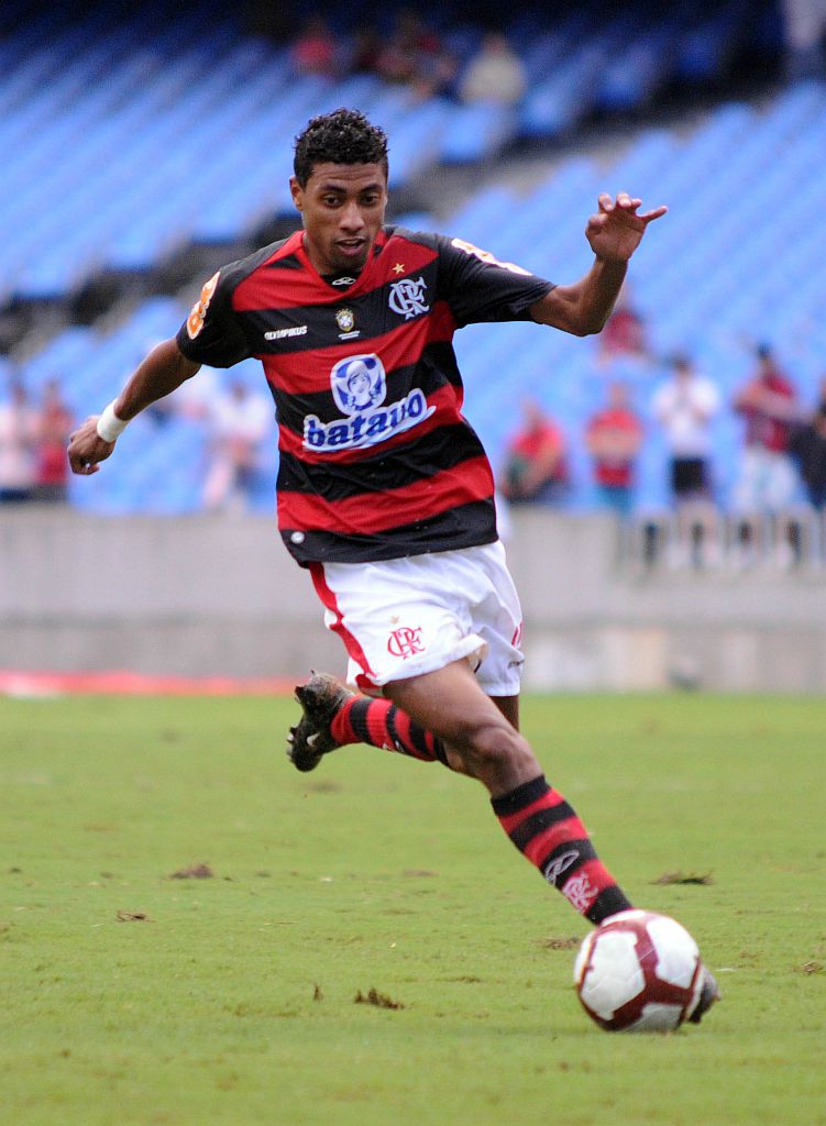 Aos 30 anos, Kleberson volta a ser cotado à seleção brasileira. Em 2002, foi campeão e destaque. Na Alemanha 2006, viu o Mundial pela televisão. Agora, entrou para o time de pupilos de Dunga | Vipcomm
