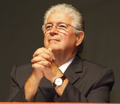 Requião diz que vai ao debate. |