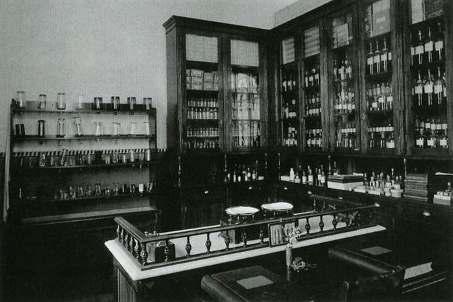 Os móveis da farmácia do hospital farão parte do museu da Santa Casa |