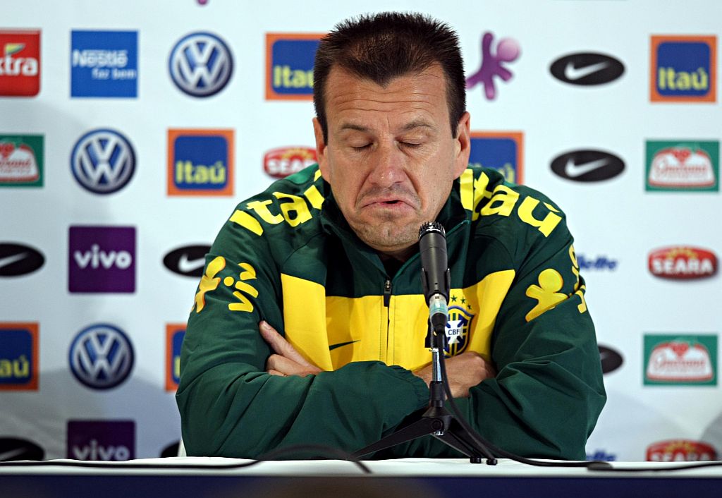 O técnico Dunga durante a entrevista coletiva da seleção brasileira em Johannesburgo, sede da equipe pentacampeã na Copa do Mundo da África do Sul | Albari Rosa/Gazeta do Povo enviado especial