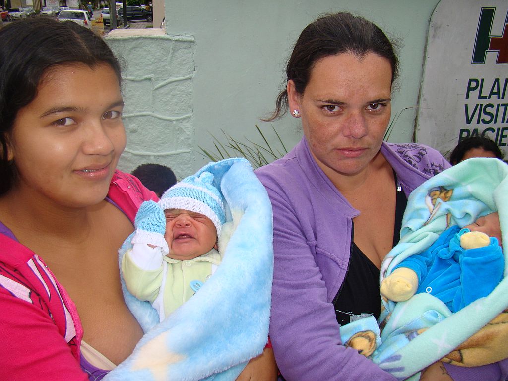 Fotografia também ajudou Herica e Alexandra a perceberem que seus bebês haviam sido trocados. Exame de DNA confirmou erro | Bianca Marchini Garmatter/Folha do Litoral