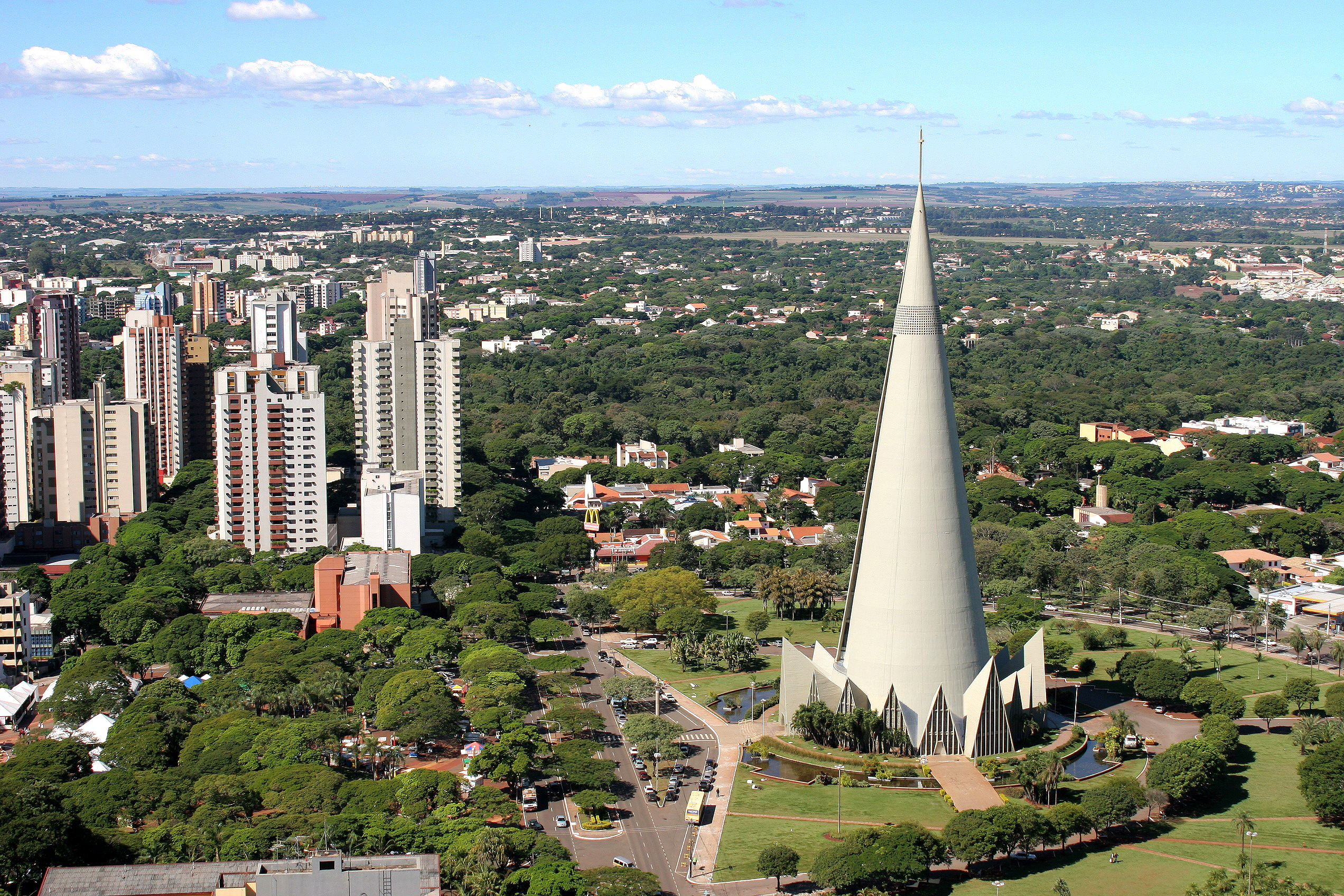 Imagem da aérea da Catedral Nossa Senhora da Glória, feita por Valdir Carniel, que produz postais da cidade | Acervo/Valdir Carniel