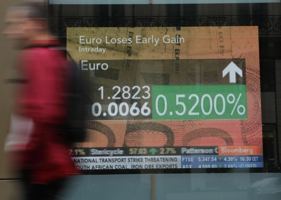 Painel na França mostra a recuperação do euro: para analistas, pacote pode criar onda de ressentimentos | Thomas Coex/AFP