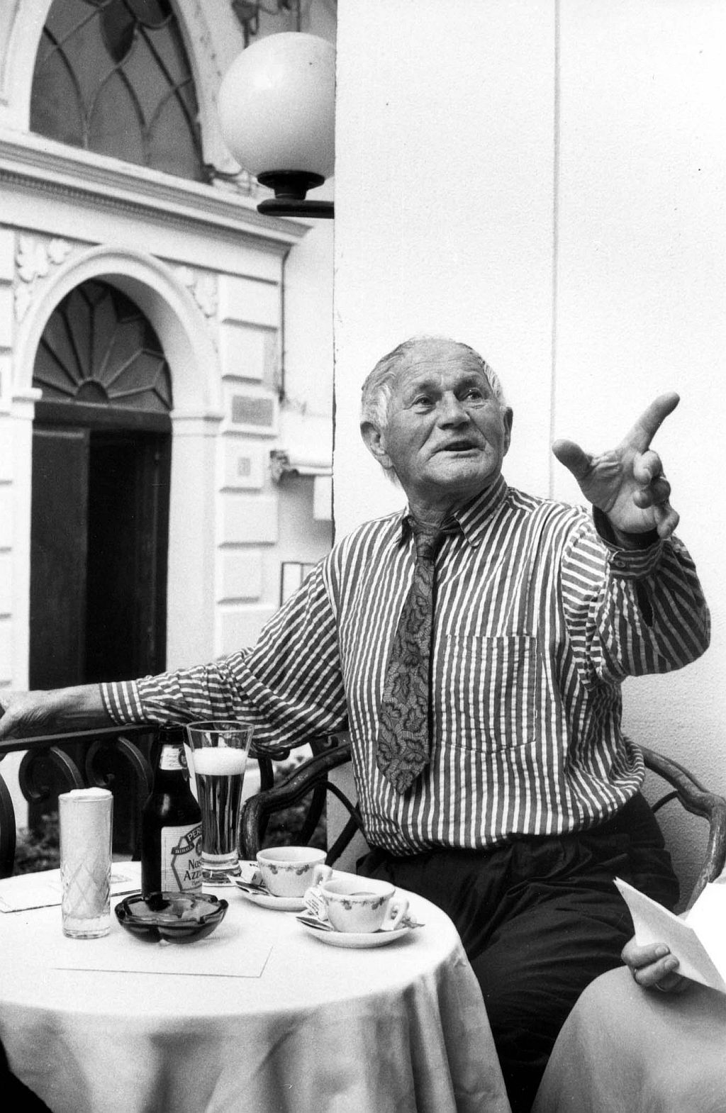 Hrabal: a experiência como prensador de papel usado, em Praga, foi ponto de partida para o romance Uma Solidão Ruidosa | fOTOS: Divulgação