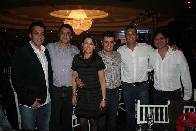 Joaquim Miró (ao centro, de xadrez), candidato a presidente do Clube Curitibano pela chapa de oposição