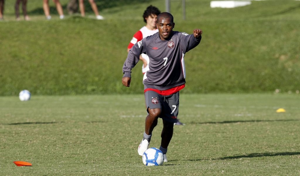 Tendo como exemplo o Flamengo, na quarta-feira passada, o volante Alan Bahia considera fundamental o Atlético também atacar o Corinthians | Valterci Santos/ Gazeta do Povo