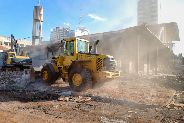 Os antigos condôminos do prédio entraram com recurso na Justiça, pedindo a anulação da posse provisória da prefeitura. No entanto, a demolição foi iniicada antes de uma nova decisão judicial | Fabio Dias