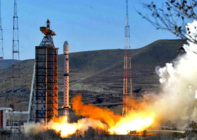 Lançamento do Cbers-2, em 2003, satélite que deu origem ao Cbers-2B | 
