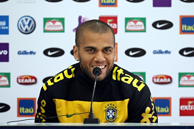 Daniel Alves pede atenção com Messi, seu companheiro de equipe no Barcelona | 
