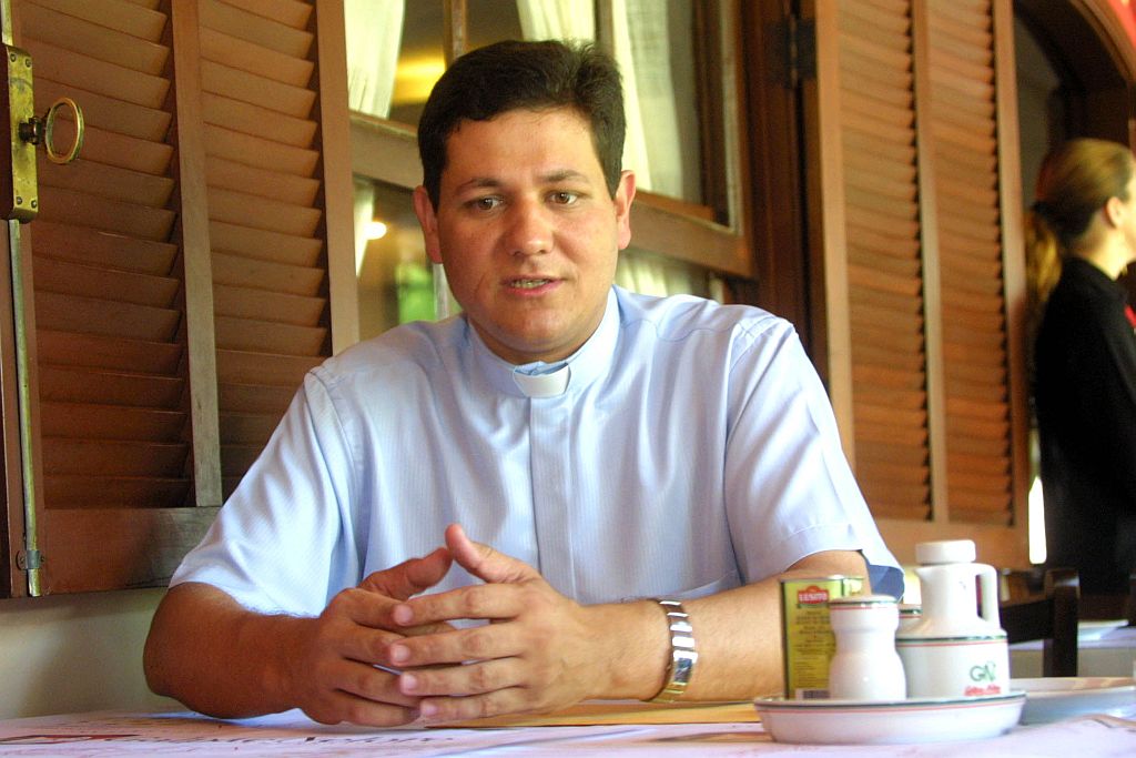 Andrei recebeu a visita do superior da Congregação dos Palotinos de São Paulo, padre Julio Akamine | Roberto Custódio/Jornal de Londrina