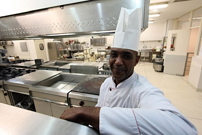 O chef Paulo Sérgio Barbosa, 47 anos: O Kaká parece ser o mais filhinho da mamãe. Acho que se alguém reclamar vai ser ele. | Albari Rosa/ Gazeta do Povo