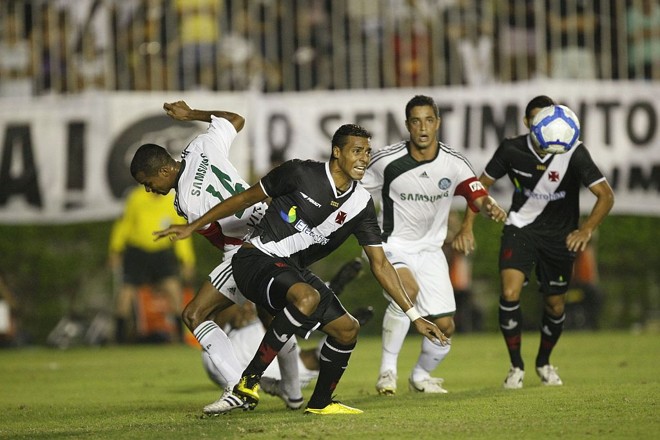 Em jogo brigado no campo vascaíno, cariocas e paulistas não saíram do zero | 