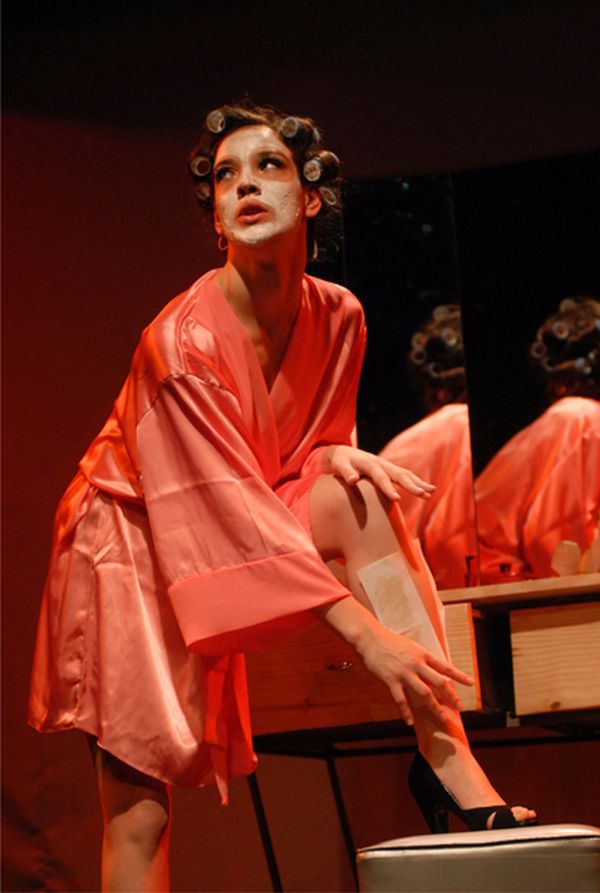 Atriz volta a apresentar a peça Manual Prático da Mulher Desesperada | Divulgação