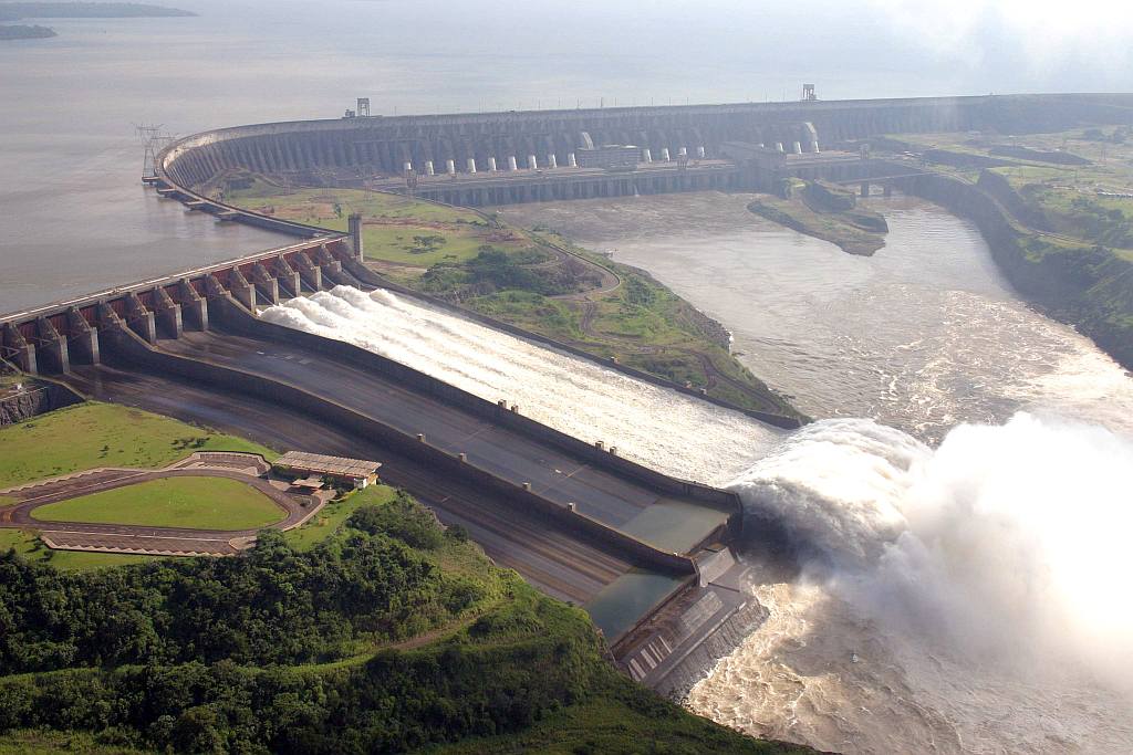 Apagão ocorrido no ano passado ocorreu após um problema na hidrelétrica de Itaipu, devido a uma falha das linhas abastecidas por Furnas | Christian Rizzi / Agência de Noticias Gazeta do Povo