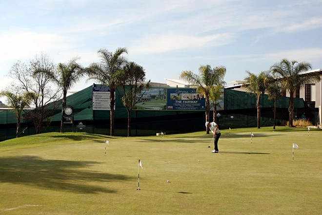 Sem Big Brother - Quem olha de fora o Hotel The Fairway, onde a seleção está concentrada na África do Sul, praticamente nada vê. O campo de golfe é de um clube ao lado, onde Dunga e seus jogadores concederão todas as coletivas durante a Copa.