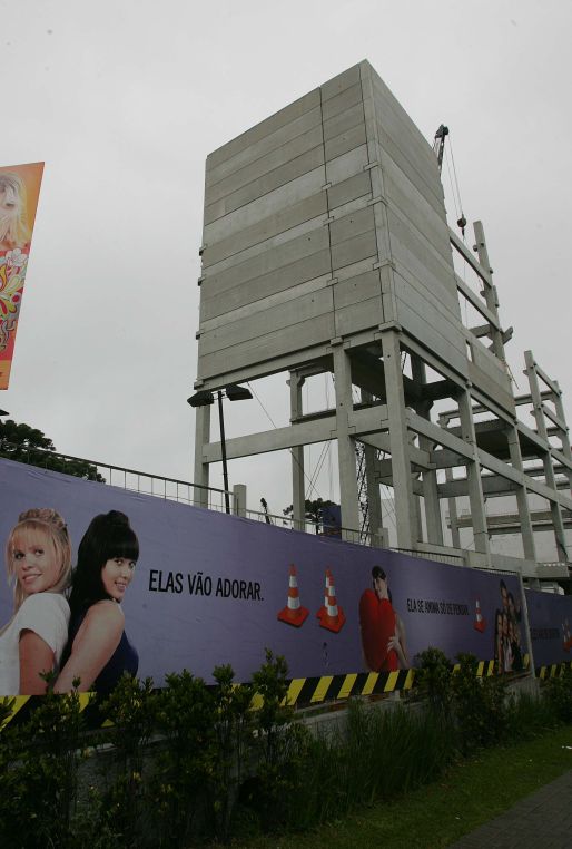 Obra do shopping Total, no bairro Portão: empreendimento terá mais 53 lojas e uma churrascaria | Ivonaldo Alexandre/ Gazeta do Povo