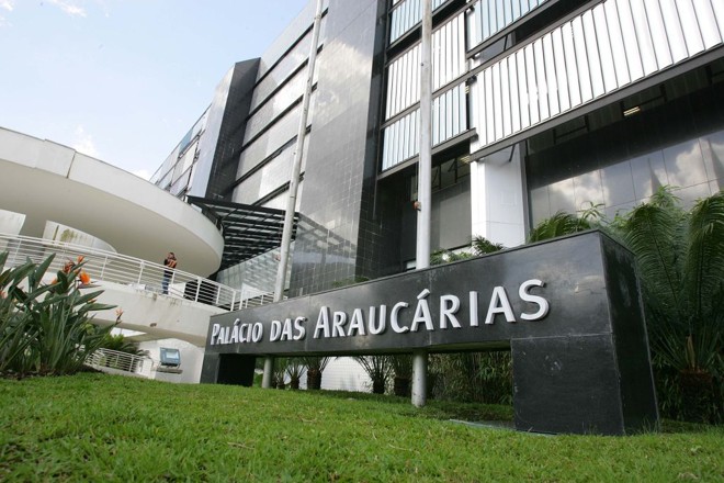 Palácio das Araucárias, sede do governo estadual: participação das despesas com pessoal no bolo orçamentário cresceu em 2009 depois de três anos de queda |