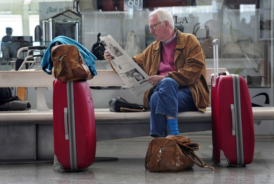 Quinze aeroportos do norte da Europa são fechados por causa de cinzas de vulcão | Reuters