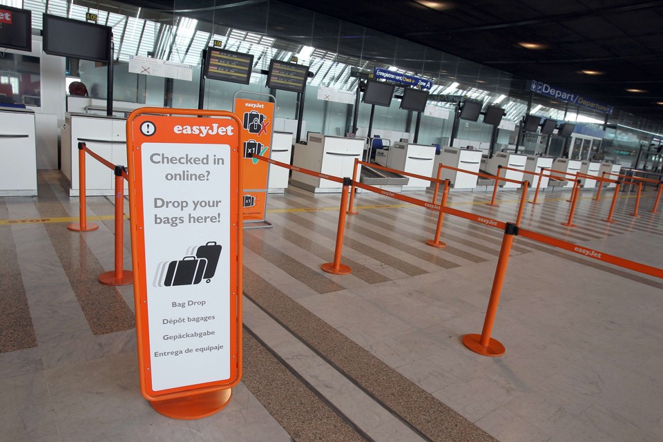 Nuvens de cinza também afetaram o aeroporto internacional de Nice, no sul da França | AFP