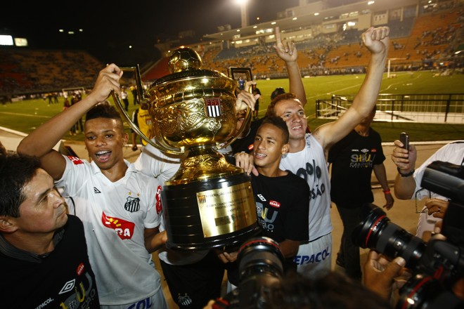 Santos levanta a taça de campeão paulista | 