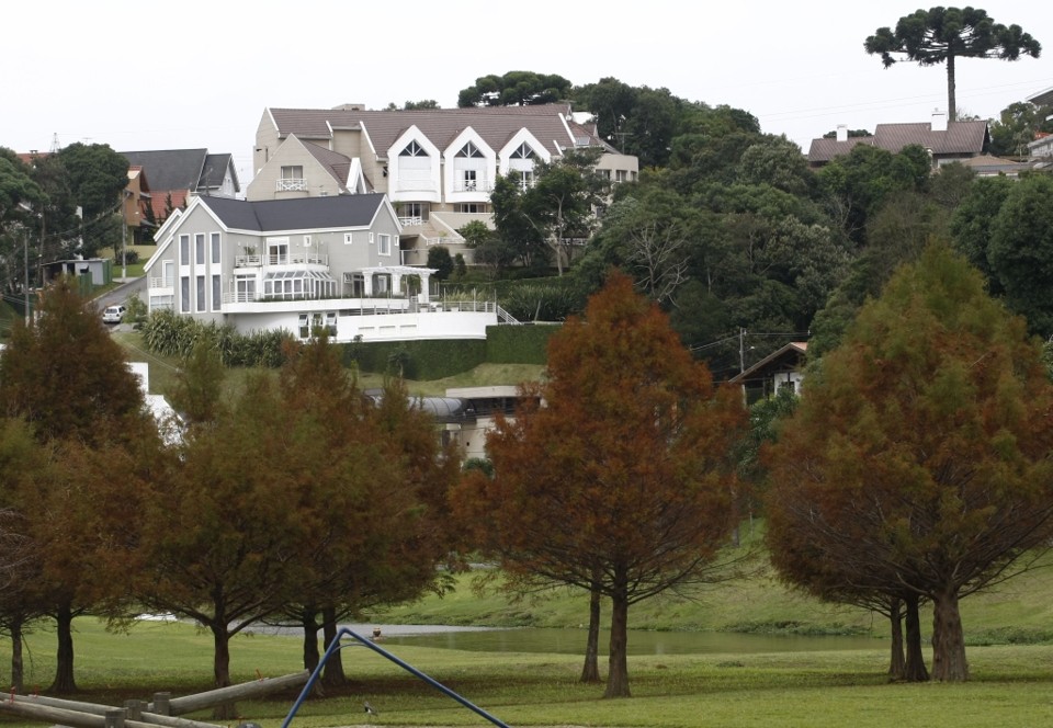 No entorno do Parque Tingui, casas em condomínios podem custar mais de R$ 3 mil o metro quadrado | Jonathan Campos/Gazeta do Povo