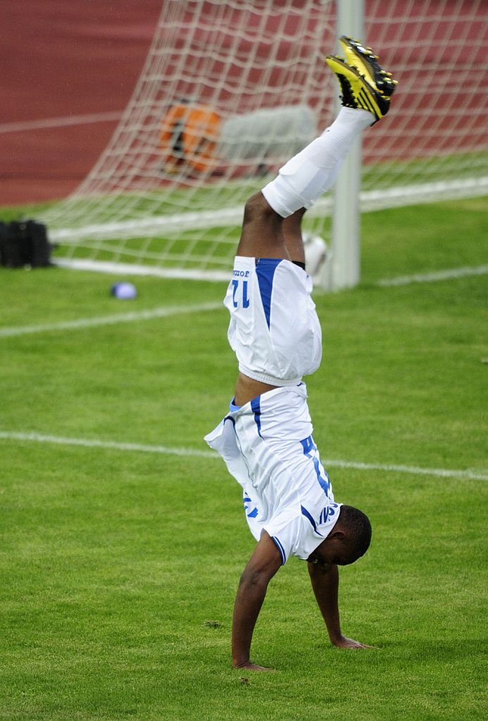 Georgie Welcome entrou em campo para empatar a partida | Attila Kisbenedek/ AFP