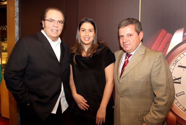 Marcelo Bergerson (à esq.) com Ramon Neto, gerente geral da Cartier no Brasil, e a gerente comercial da marca, Luana Viana, no badalado coquetel de lançamento do relógio Calibre na Bergerson do ParkShoppingBarigüi | Mauro Campos