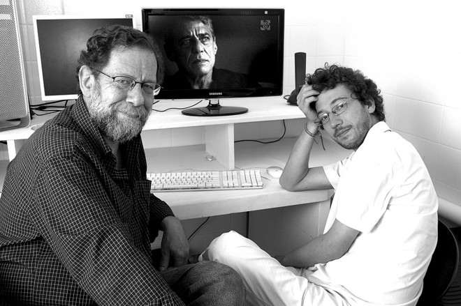 Eric Nepomuceno e seu filho Felipe: dupla conduziu o trabalho de 18 entrevistas |