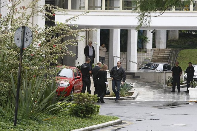 O diretor da gráfica foi encaminhado para a Assembleia Legislativa, onde promotores e auditores o aguardavam |