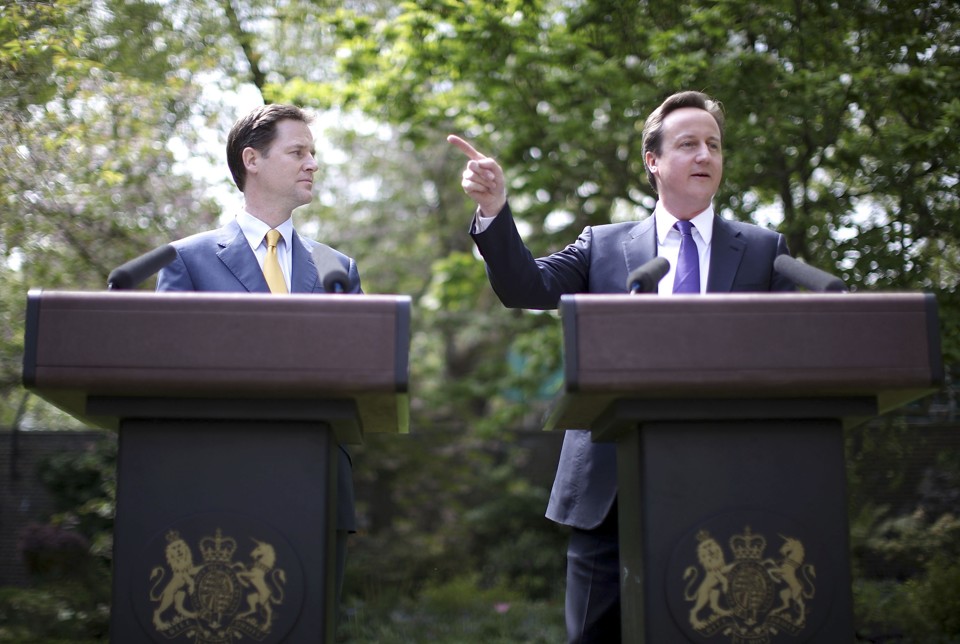 David Cameron e Nick Clegg juntos. | REUTERS/Christopher Furlong/