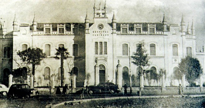 A fachada original do Hospital de Caridade é Unidade Especial de Interesse de preservação de Curitiba |