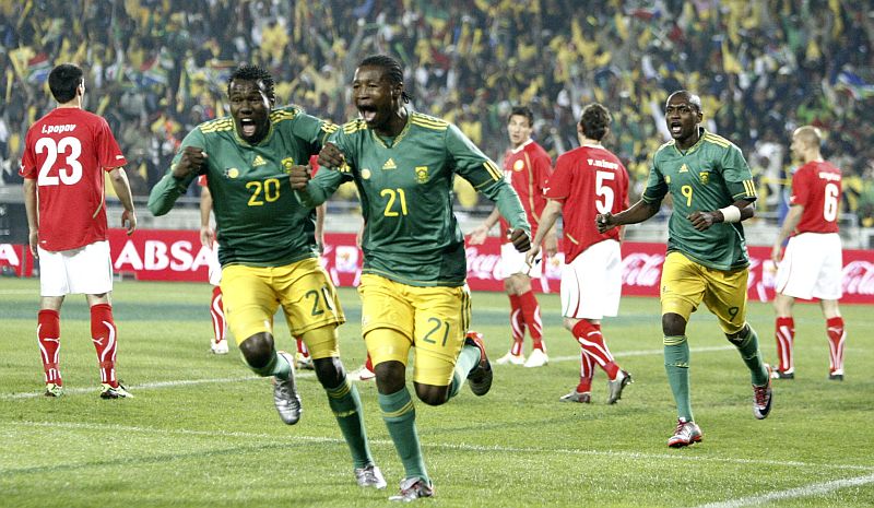 Sibeko comemora o gol que abriu o placar no empate da África do Sul contra a Bulgária: Bafana Bafana oscilou muito em campo | Siphiwe Sibeko / Reuters