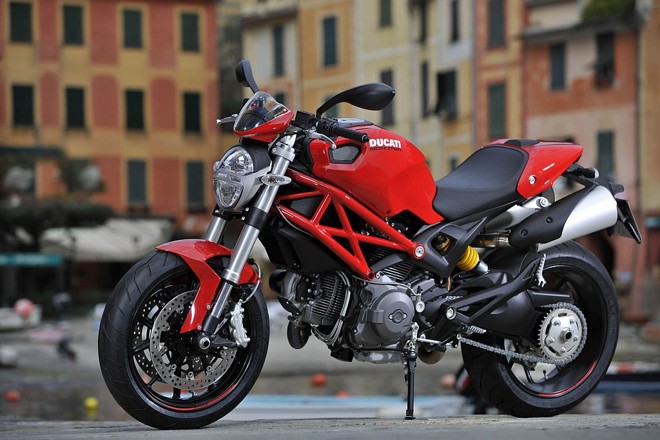 Monster 796 vem com motor maior e mais potente