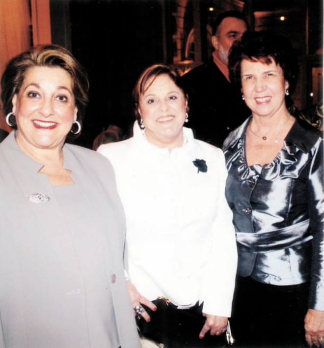 Liana Veiga Lopes, Regina Lambros e Roseli Westfal |