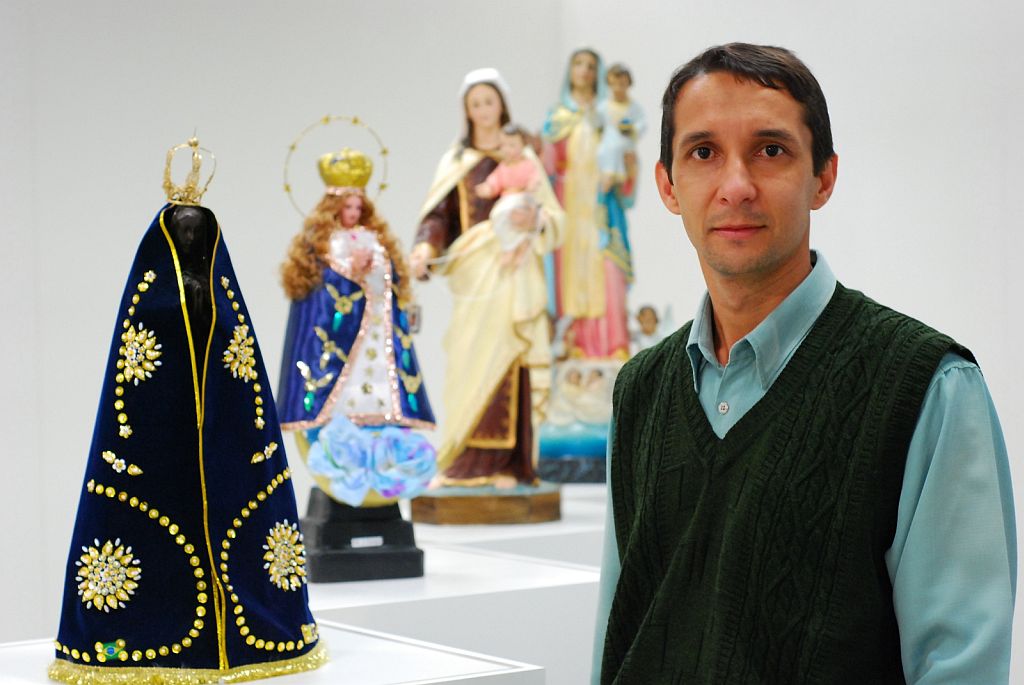 Santas são tema de mostra | Divulgação