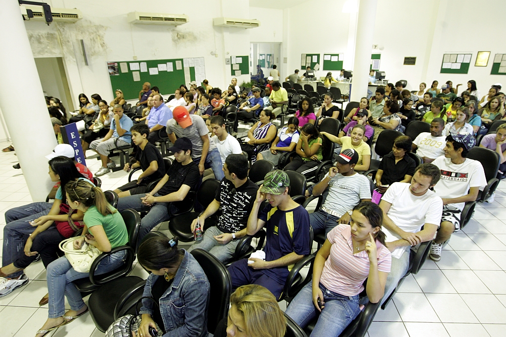 Filas para regularizar o título de eleitor também ocorreram em Londrina | Gilberto Abelha/Gazeta do Povo
