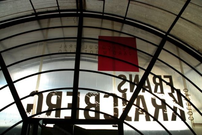 Sujeira no policarbonato: FCC promete trocá-lo | 