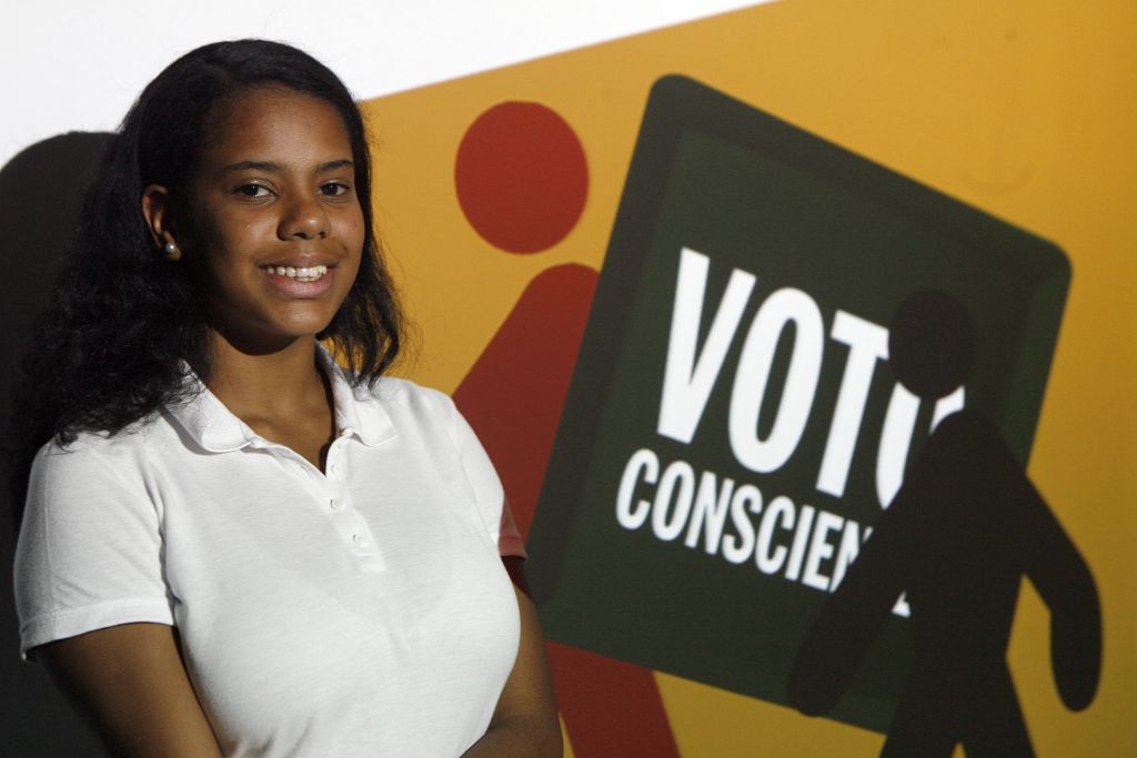 Mesmo que indiretamente, a pessoa que a gente vai eleger vai fazer diferença na nossa vida. Eu sempre dou valor aos políticos que privilegiam a educação. Sem educação, não tem médicos. Sem médicos, não tem saúde. Muitas pessoas não veem isso, Flavia Pereira da Silva, 16 anos | Hedeson Alves/Gazeta do Povo