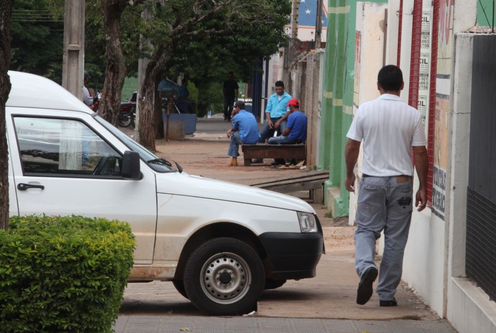 Circulação restrita coloca pedestre em situações de risco nas cidades brasileiras | Fotos: Dirceu Portugal/Gazeta do Povo