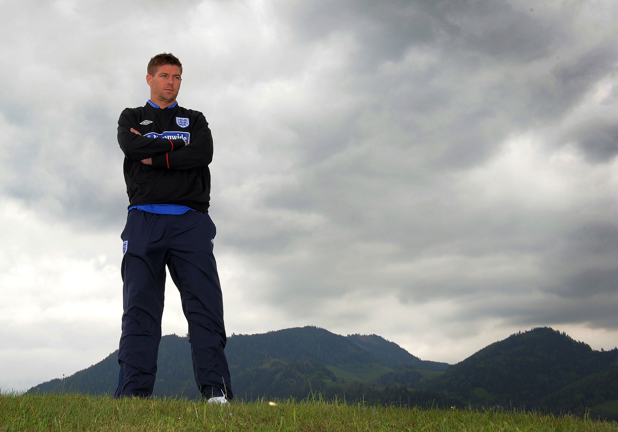Gerrard, capitão do "English team" | Paul Ellis / AFP
