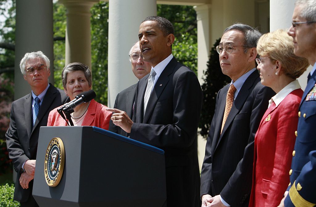 Presidente Barack Obama criticou empresas envolvidas em vazamento de óleo durante discurso ao lado de membros de seu gabinete | Reuters